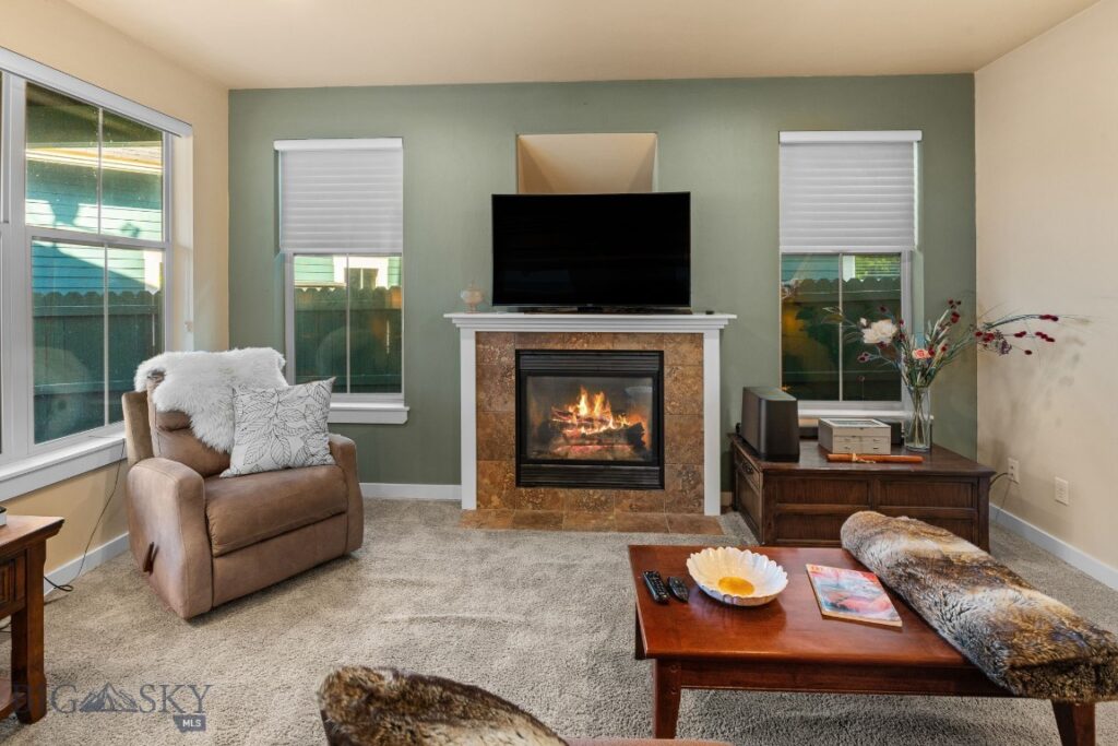 3825 Equestrian Lane