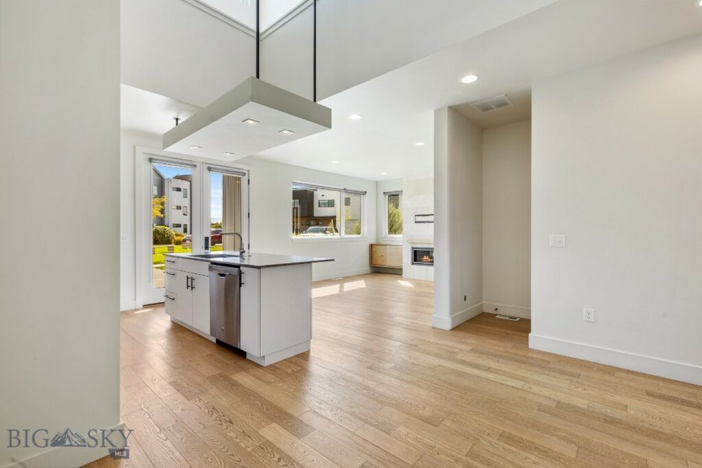 3866 Blondie Street