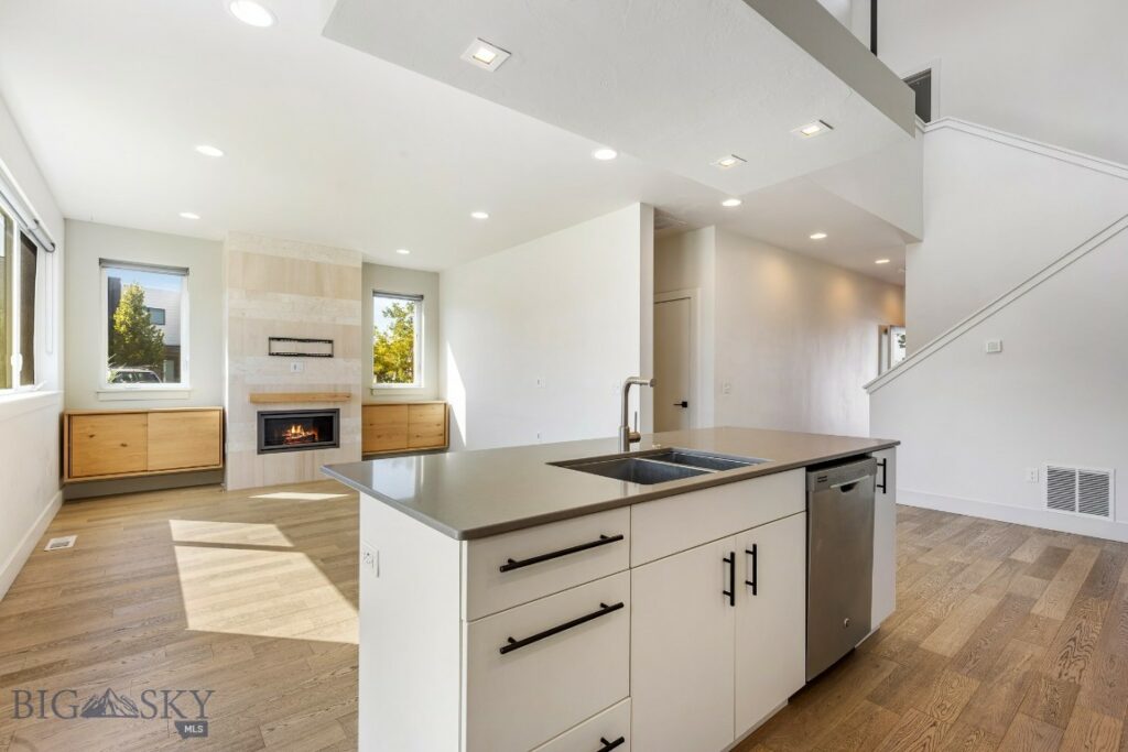 3866 Blondie Street