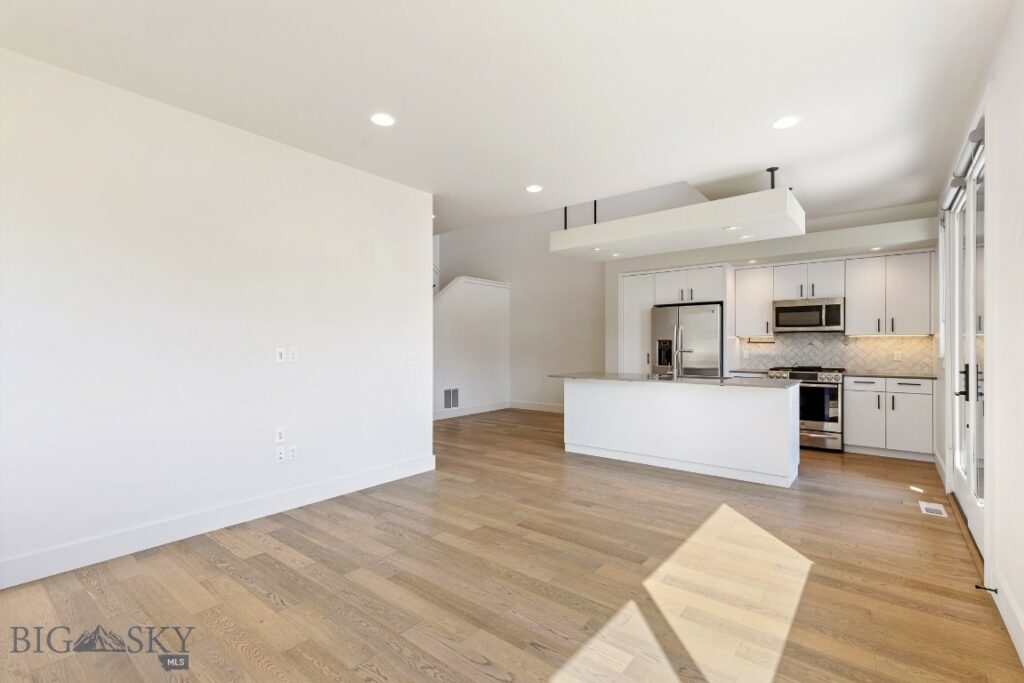 3866 Blondie Street