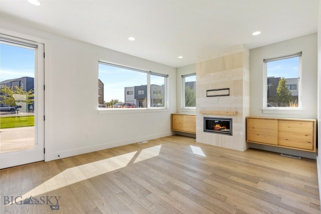 3866 Blondie Street
