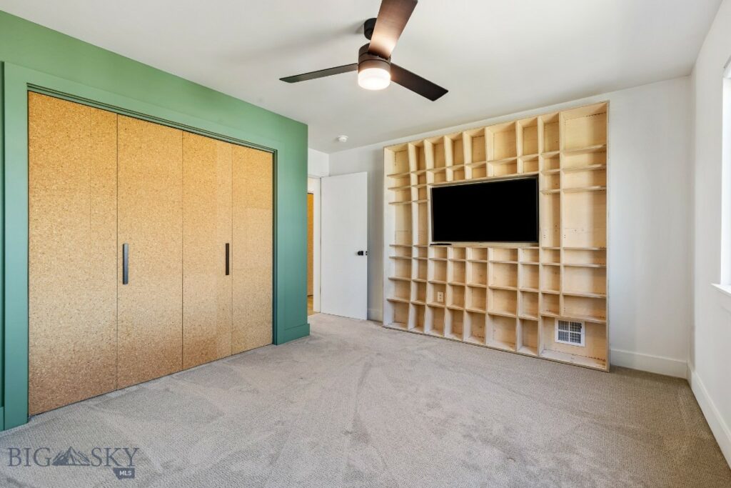 3866 Blondie Street