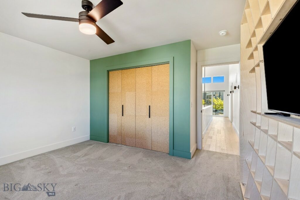3866 Blondie Street