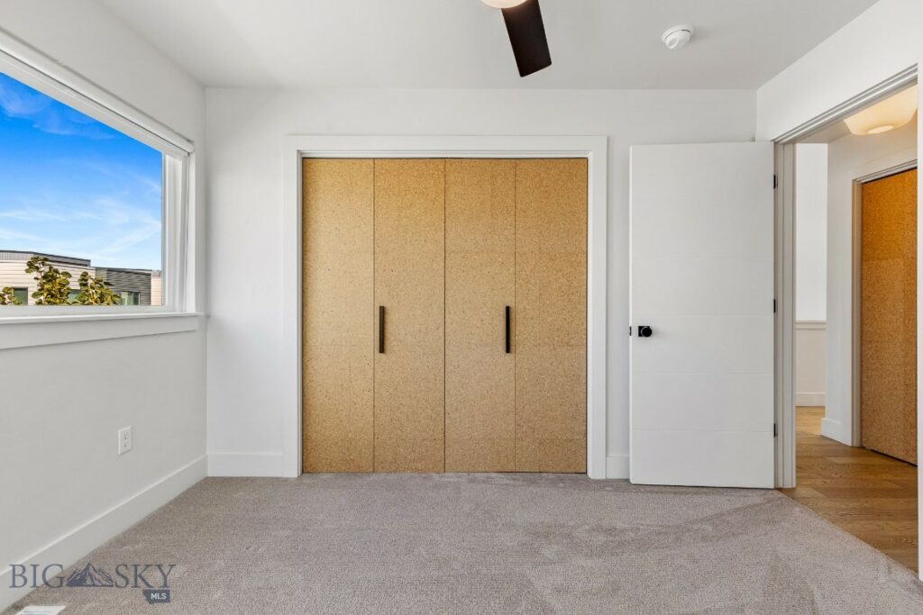 3866 Blondie Street
