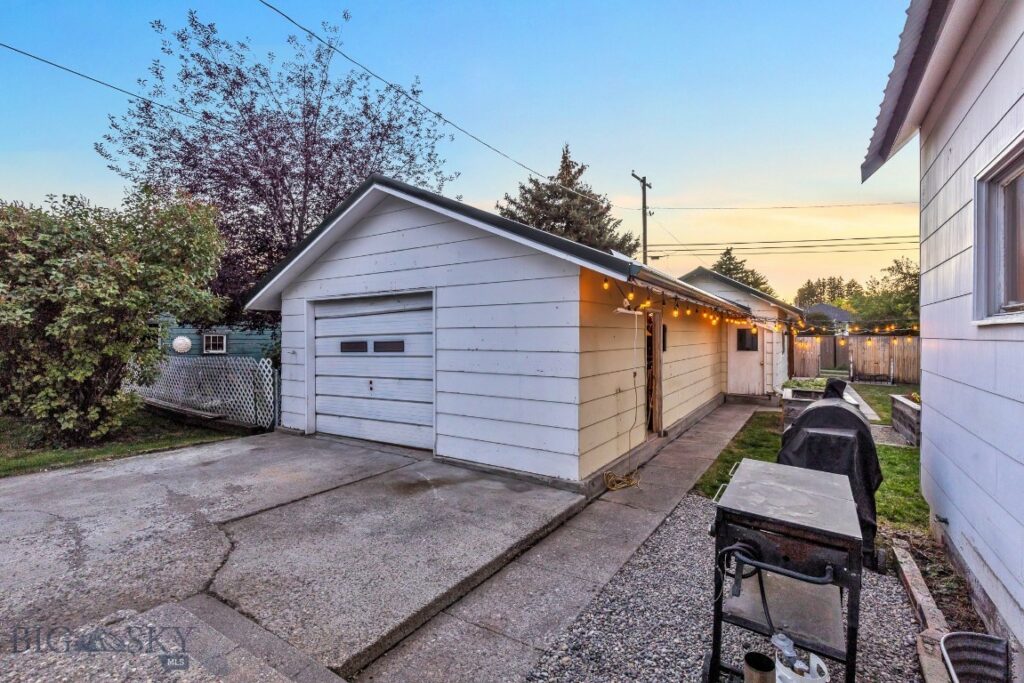 421 N Grand Avenue