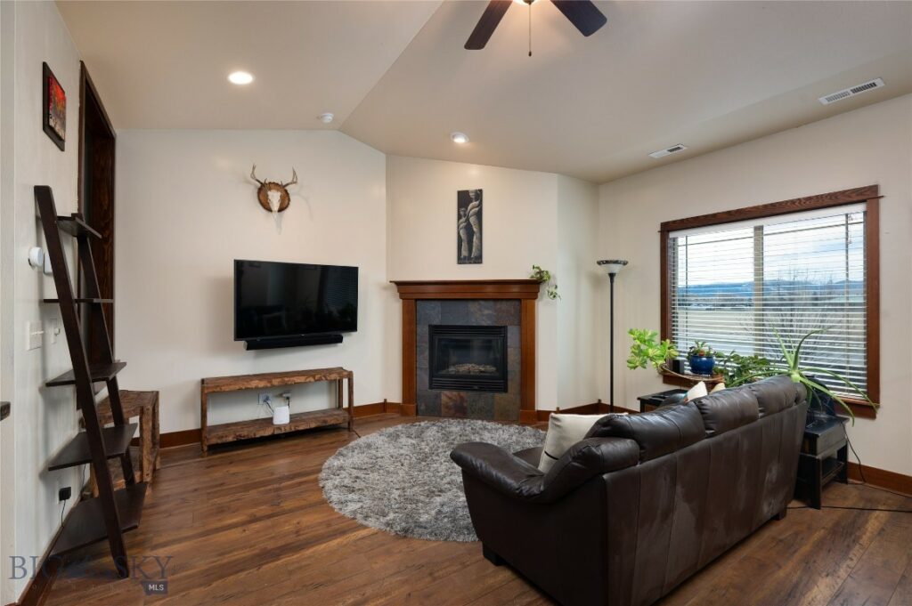 4364 Brookside Lane