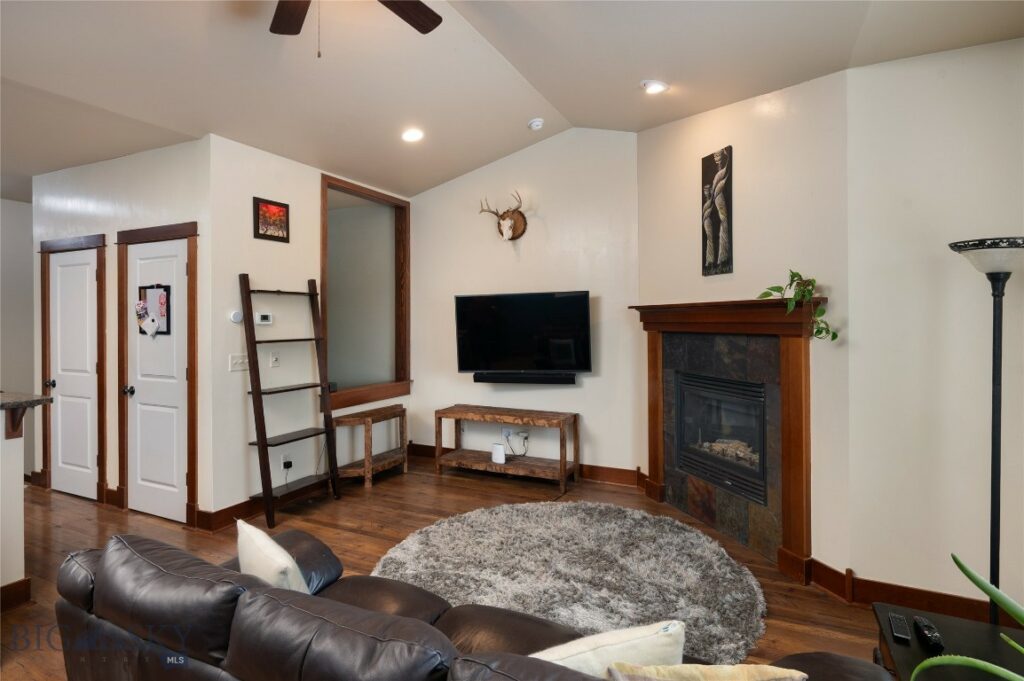 4364 Brookside Lane