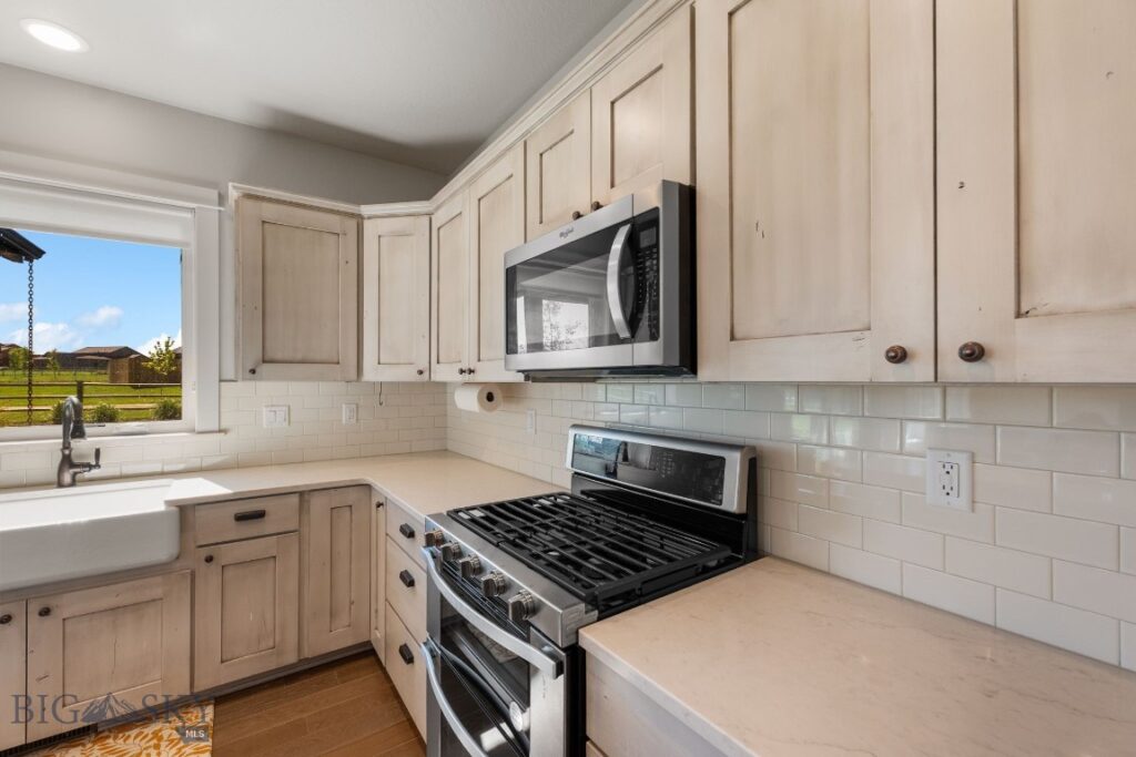 438 White Horse Loop