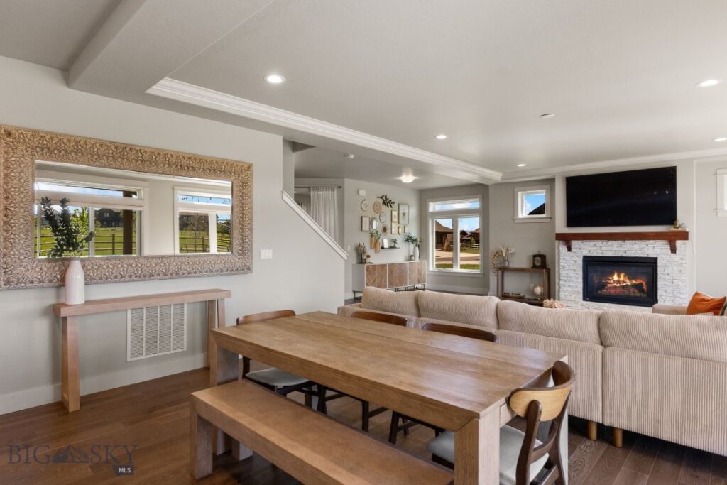 438 White Horse Loop