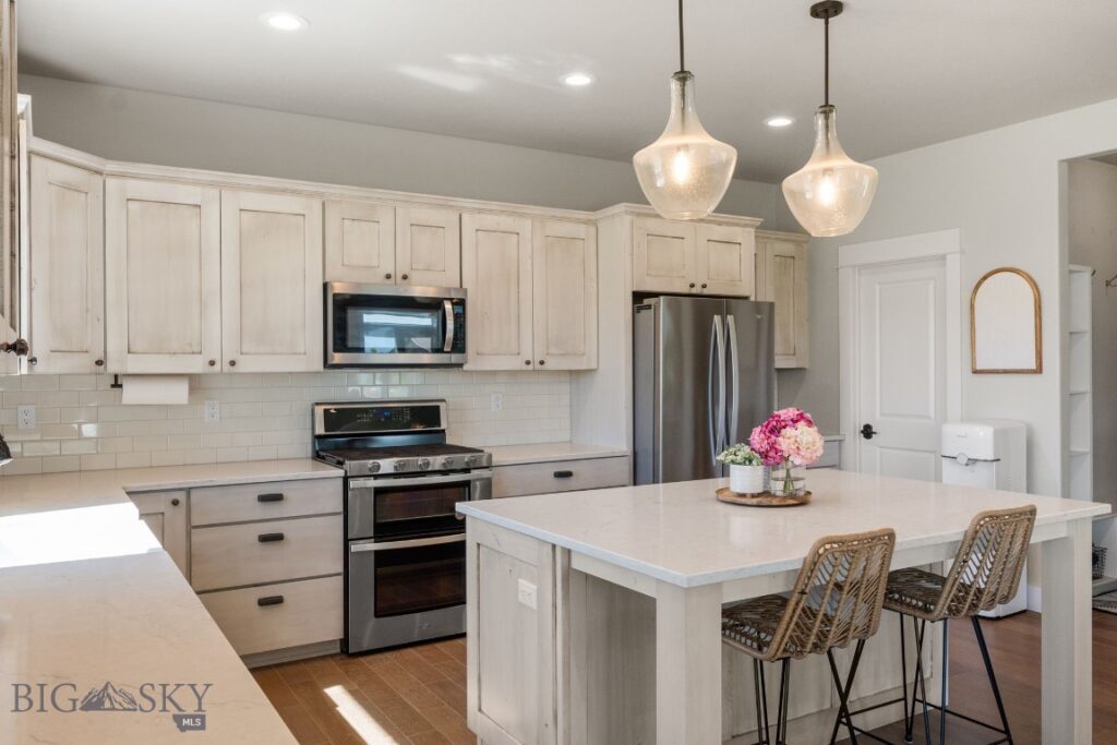 438 White Horse Loop