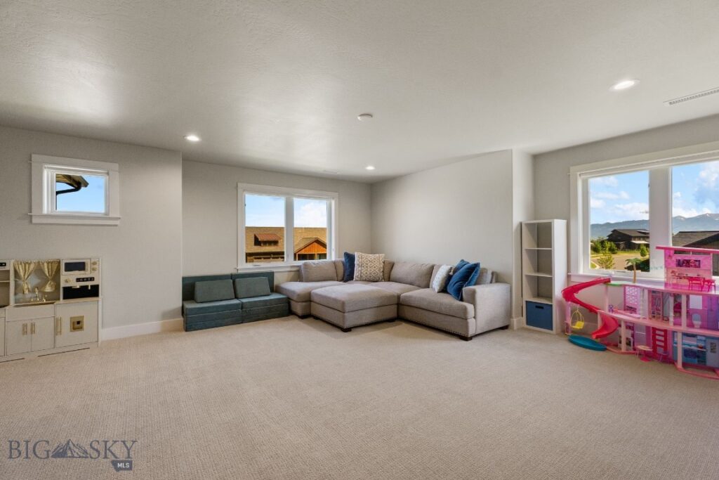 438 White Horse Loop