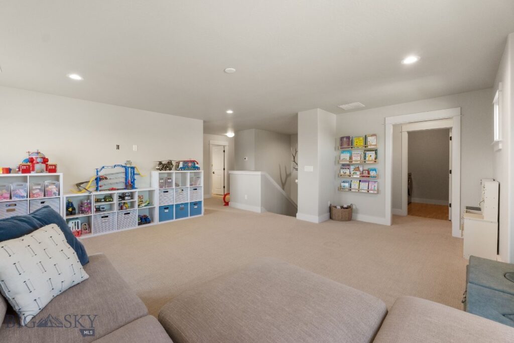 438 White Horse Loop