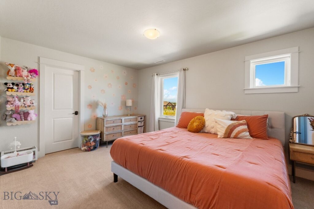 438 White Horse Loop