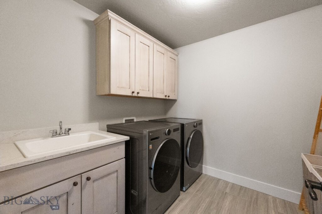 438 White Horse Loop