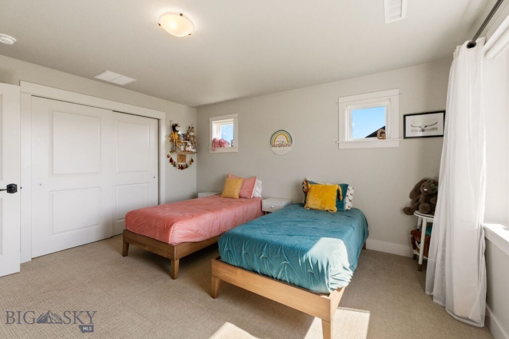 438 White Horse Loop