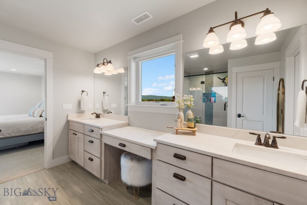 438 White Horse Loop
