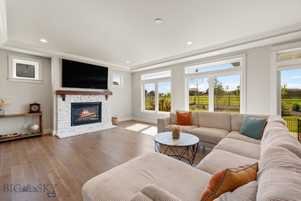 438 White Horse Loop