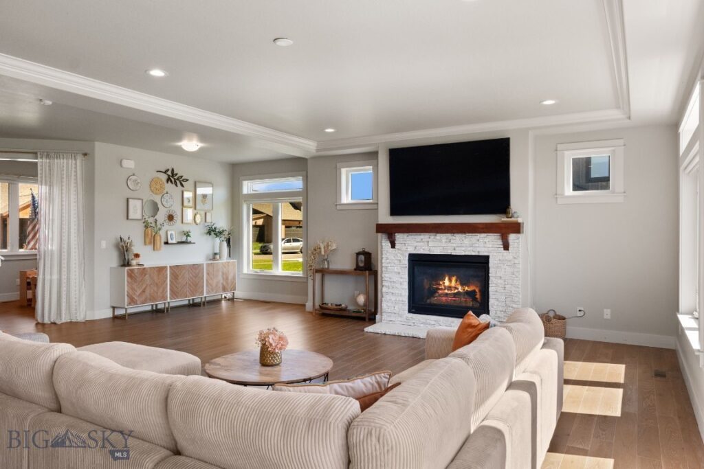438 White Horse Loop