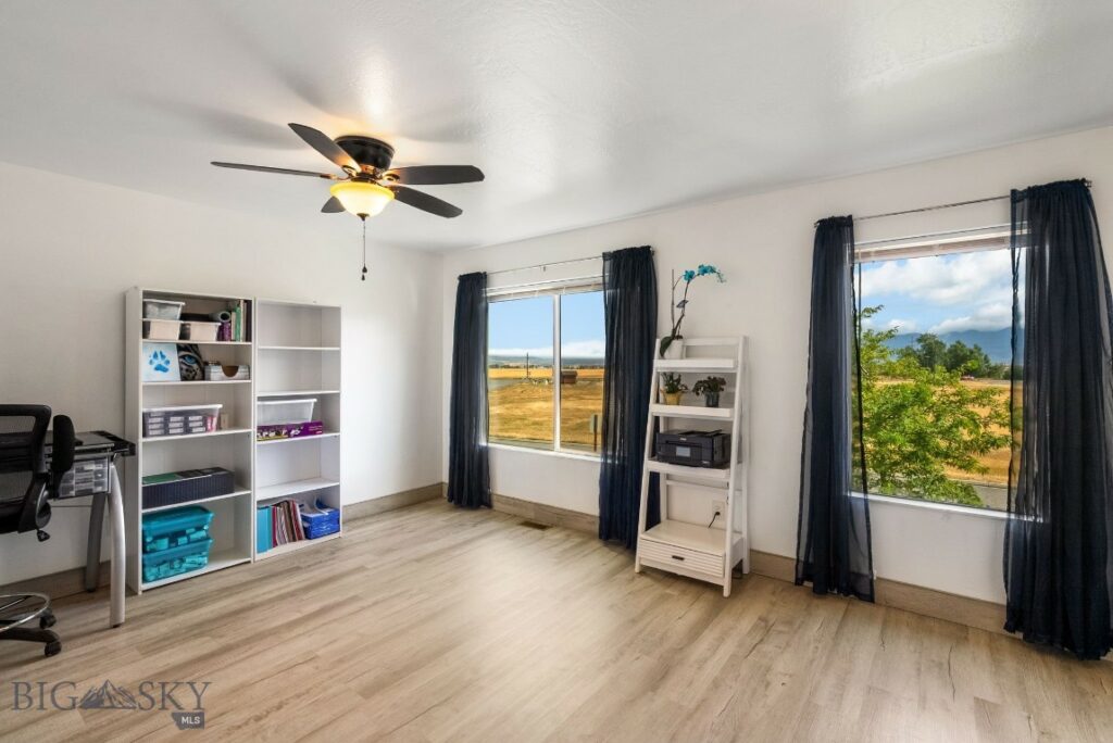 439 Stewart Loop