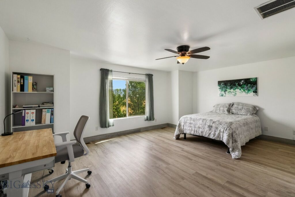 439 Stewart Loop