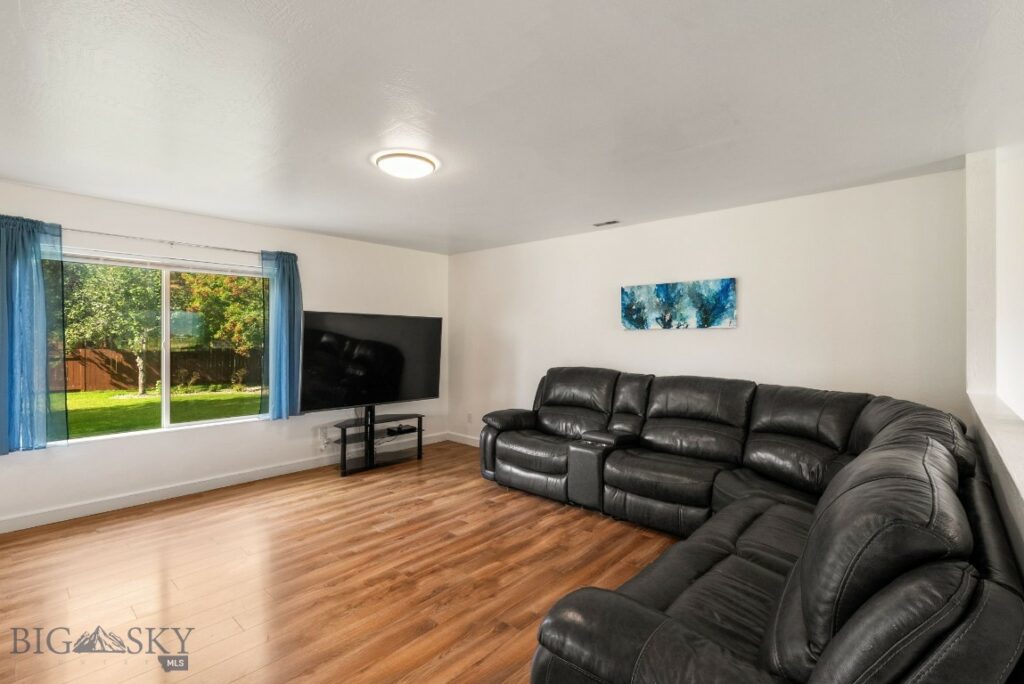 439 Stewart Loop