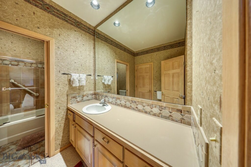 450 Crown Butte Road