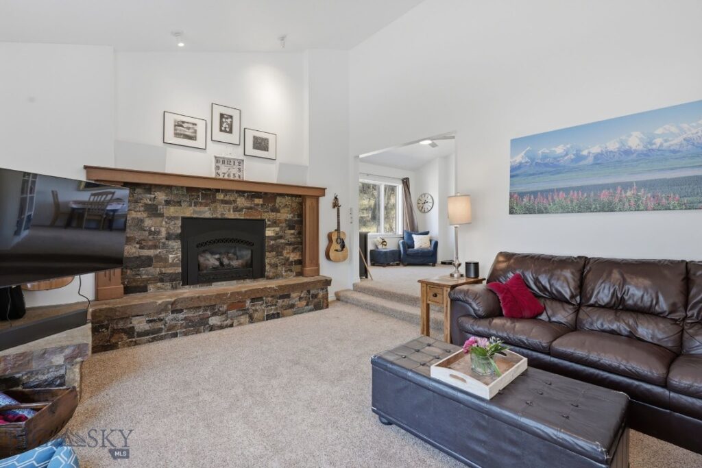4754 Meadow Lane