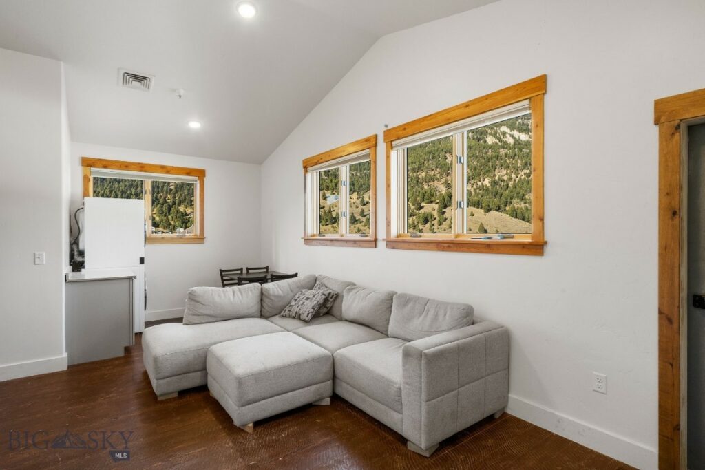 Big Sky MT 59716 - 24
