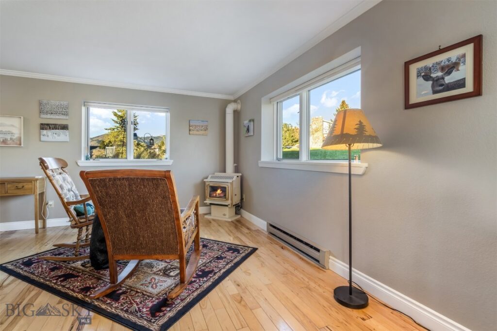 4925 Itana Circle