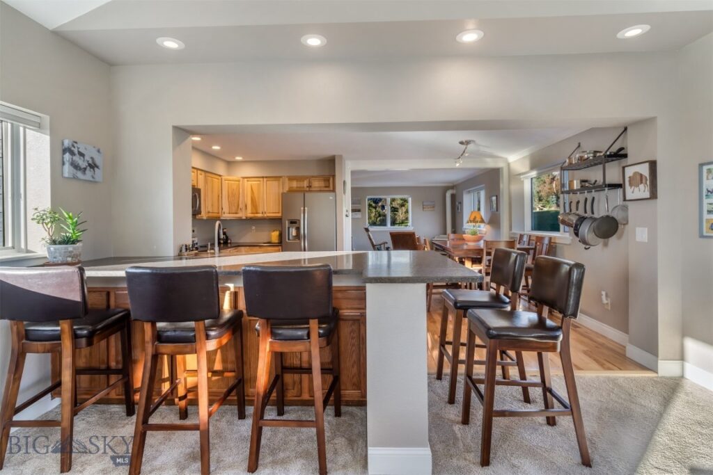 4925 Itana Circle