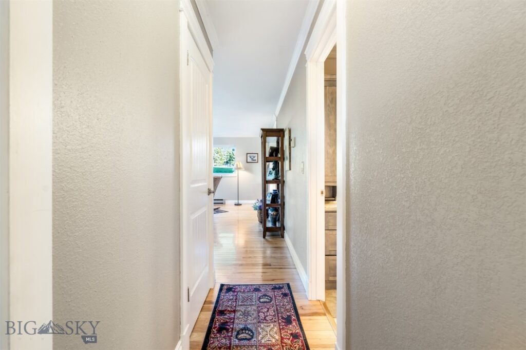 4925 Itana Circle
