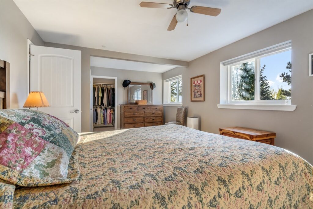 4925 Itana Circle
