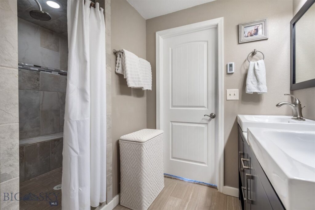 4925 Itana Circle