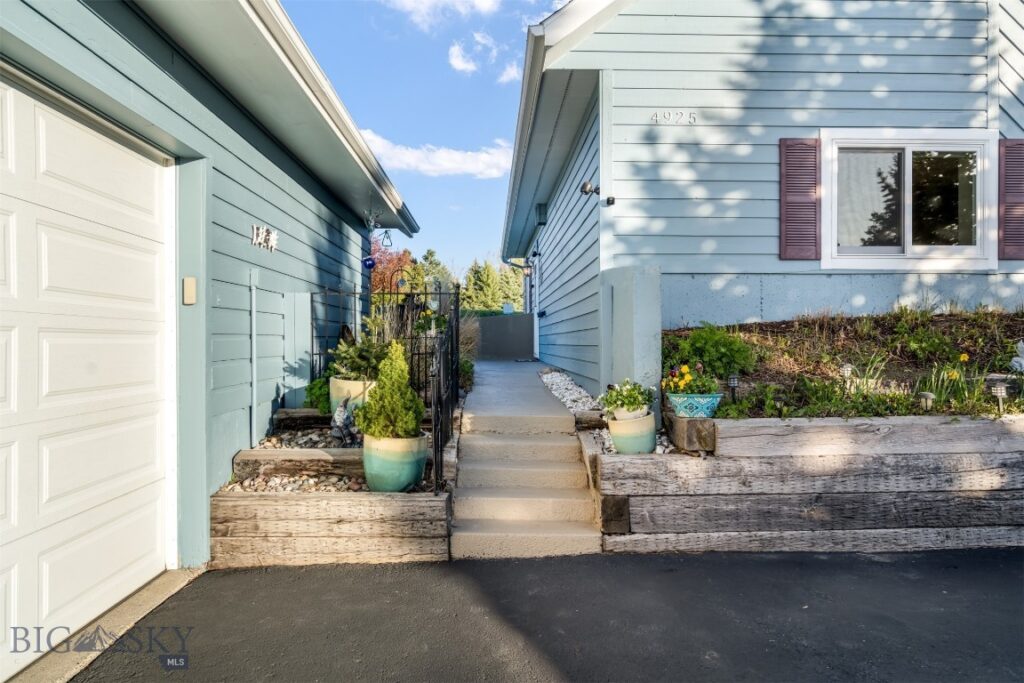 4925 Itana Circle