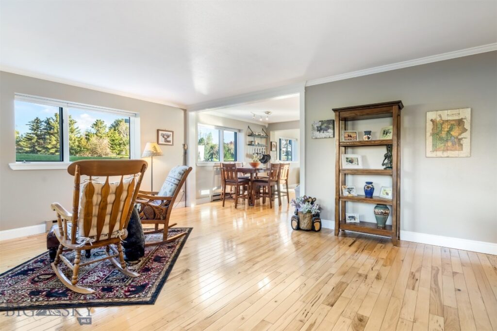4925 Itana Circle