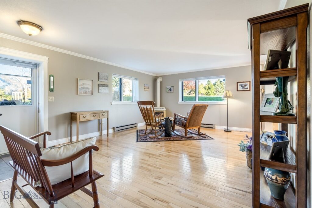 4925 Itana Circle