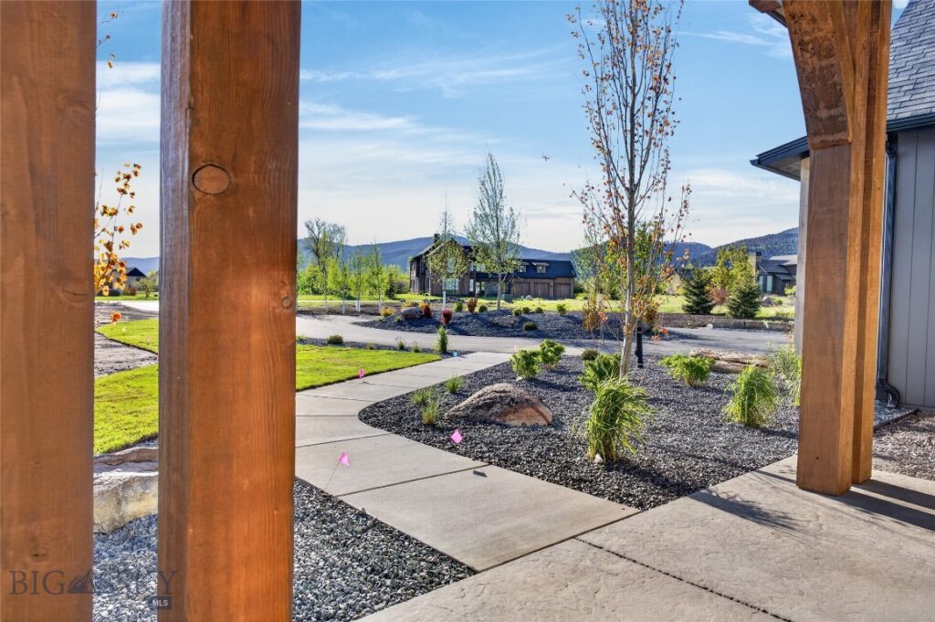 494 Clancy Way