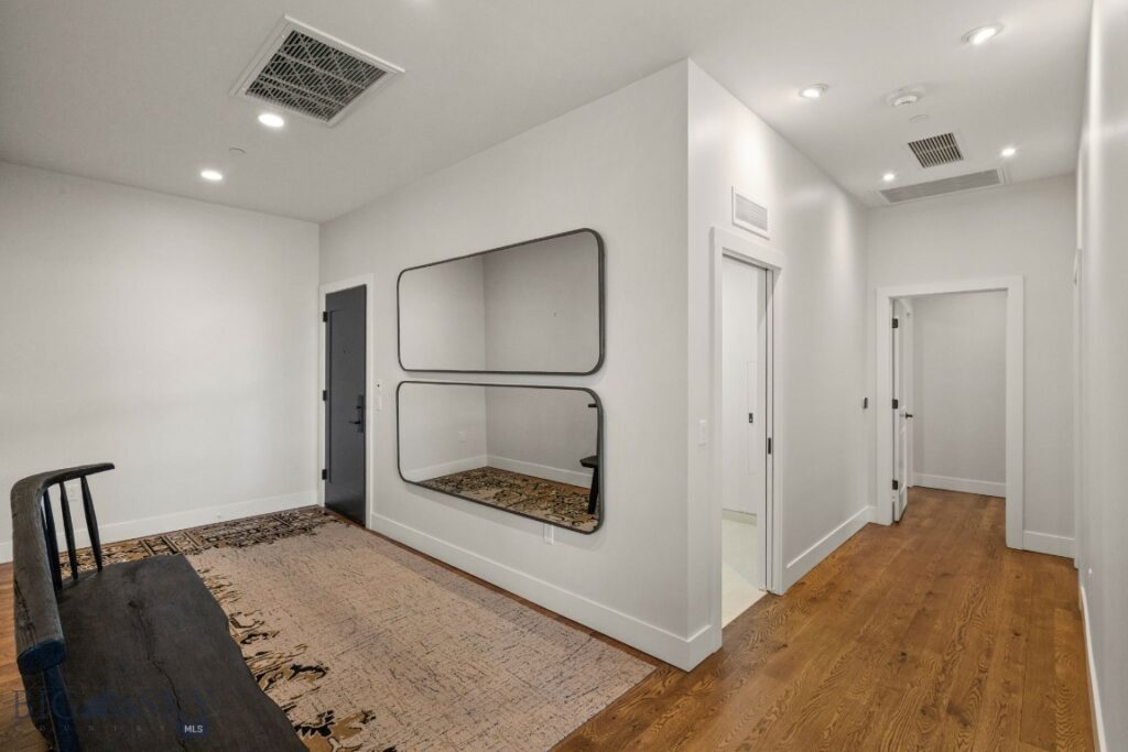 5 W Mendenhall Street