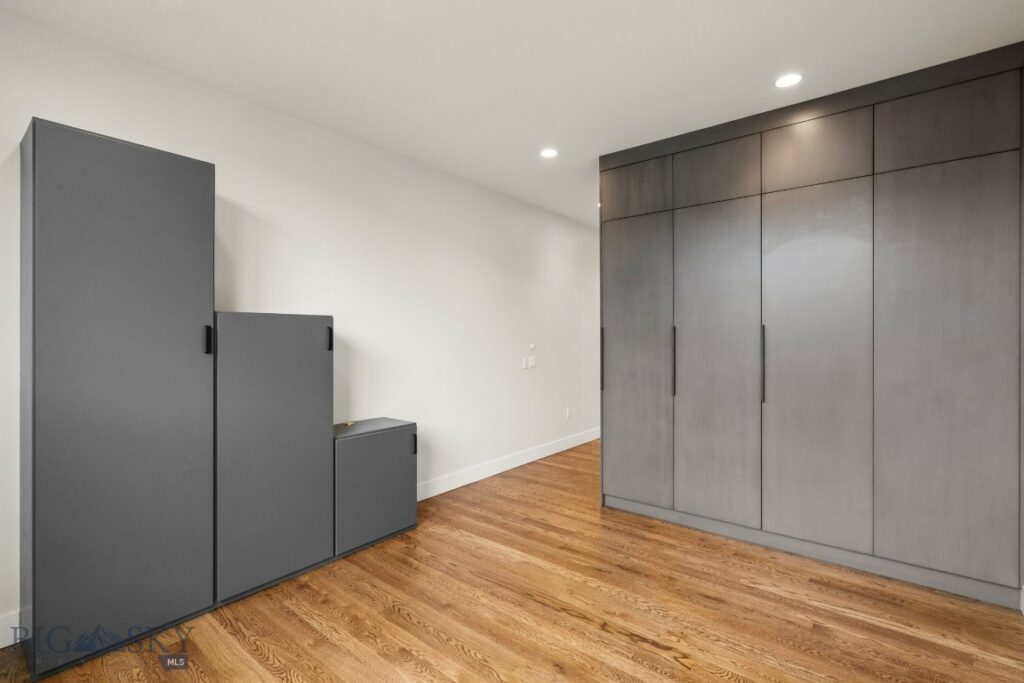 5 W Mendenhall Street