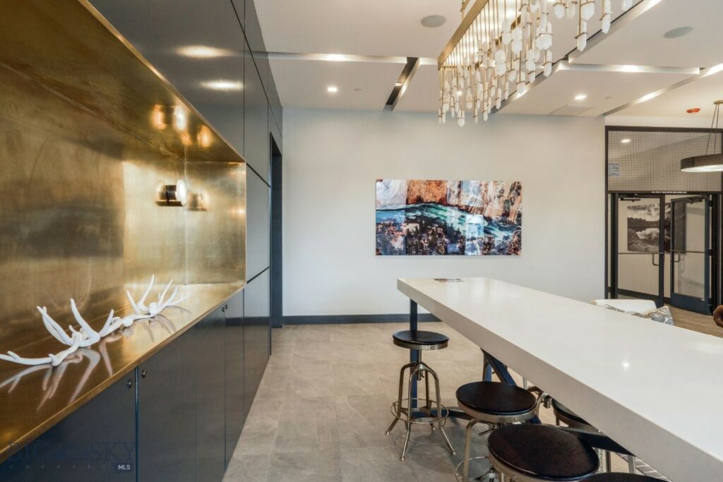 5 W Mendenhall Street