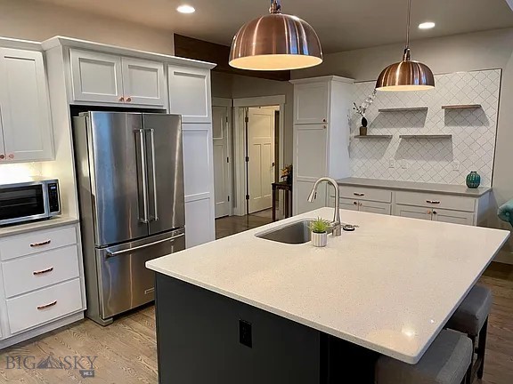 505 E Granite