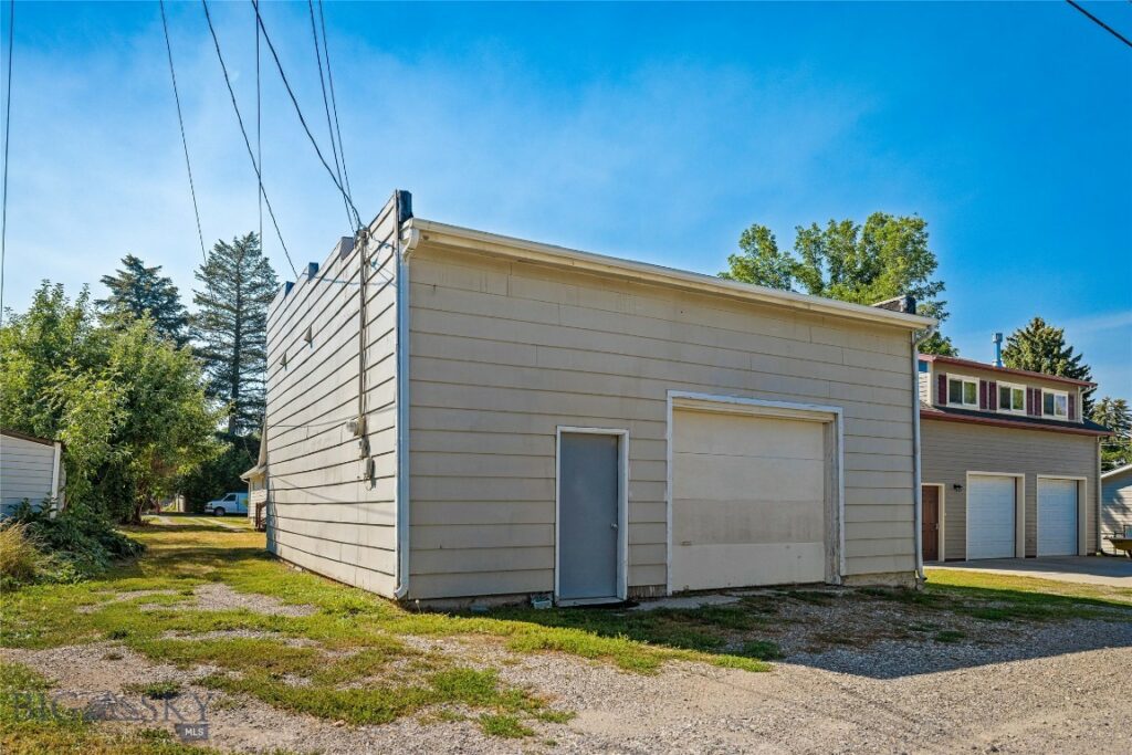 520 N Black Avenue