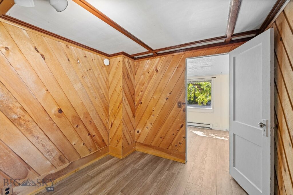 520 N Black Avenue