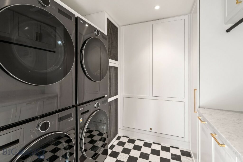 Big Sky MT 59716 - 24