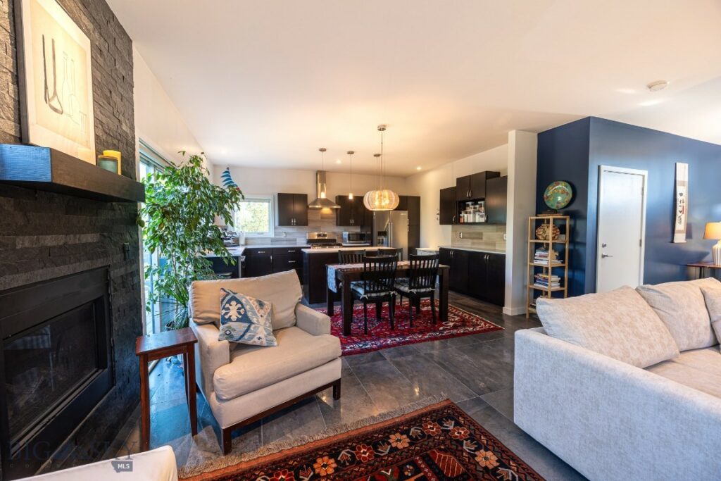 560 Christopher Way