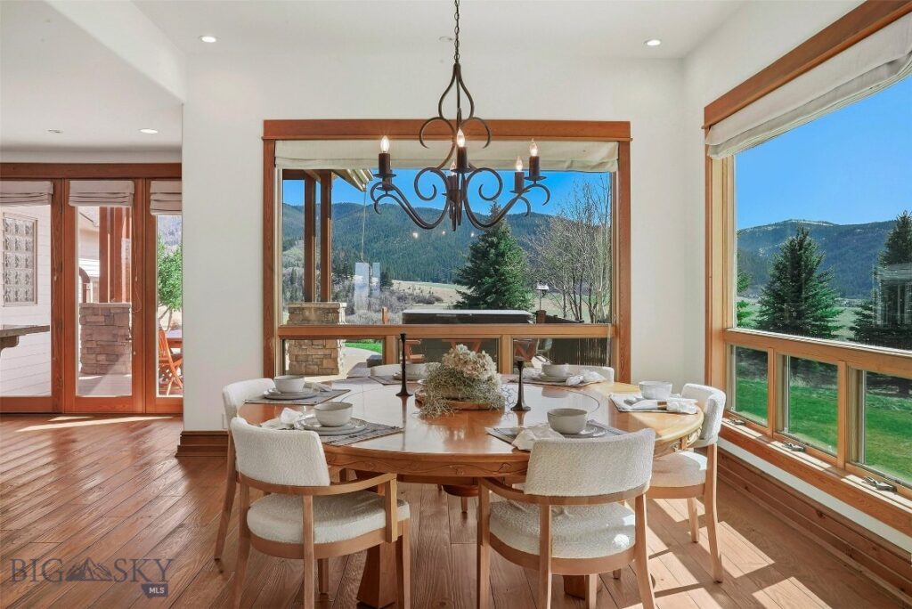 585 Wildrose Lane