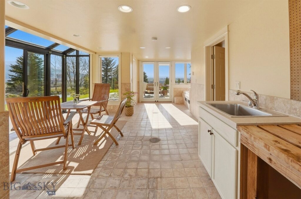 585 Wildrose Lane