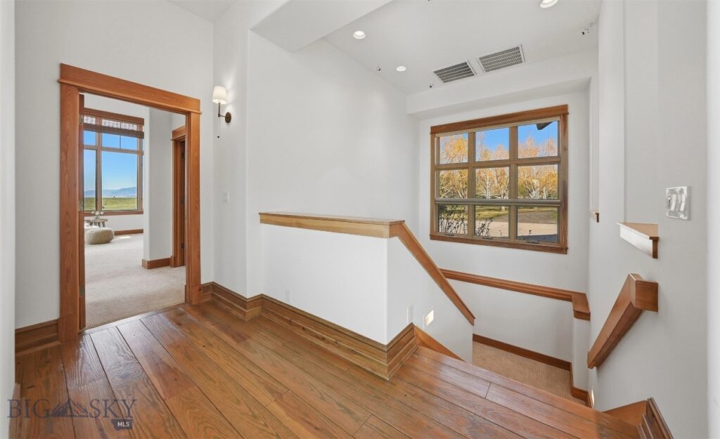 585 Wildrose Lane