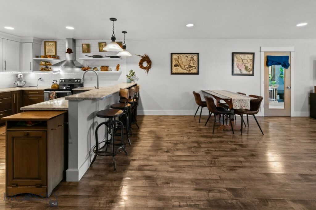 590 Middle Skunk Creek