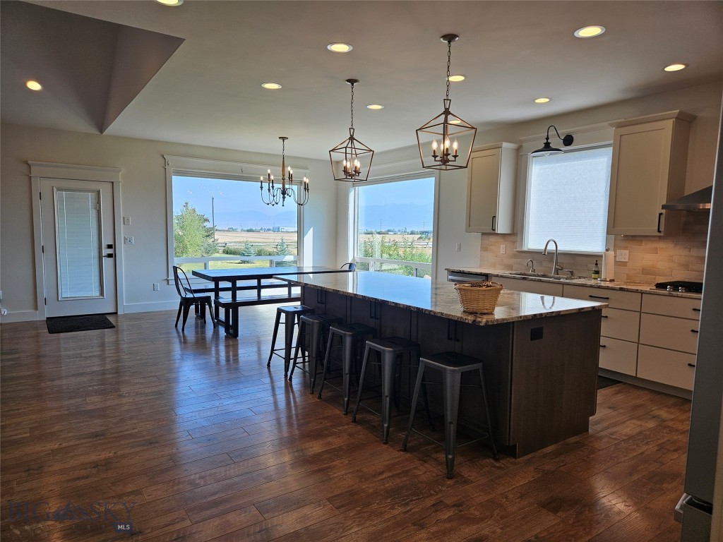 592 Stewart Loop